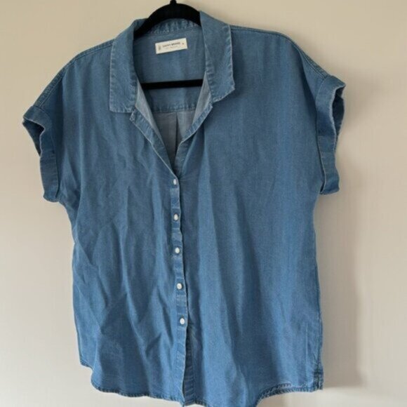 Lucky Brand Women Blue Chambray Denim Cap Sleeve Button Down Blouse Size Medium - Picture 2 of 10